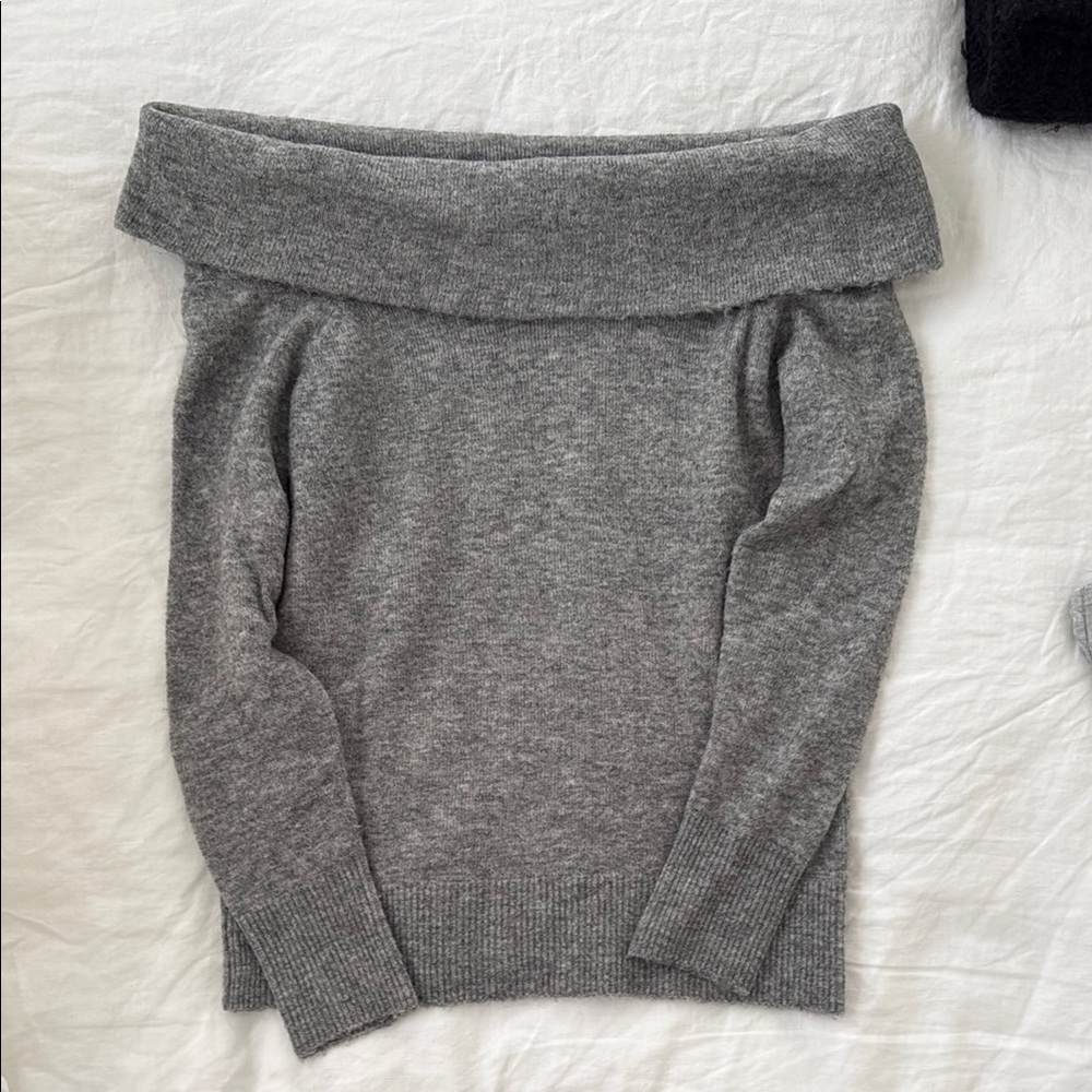 Grey Off-Shoulder Women's Sweater A&F XS